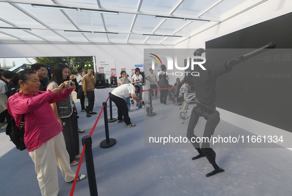 Citizens watch a universal pedestrian robot of Unitree Technology perform a dance performance at the 2024 Hangzhou (International) Future Li...