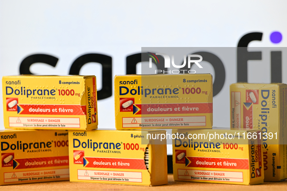 BAYEUX, FRANCE - OCTOBER 13: 
A view of Doliprane 1000g boxes placed in front of a computer screen displaying the Sanofi logo, in Bayeux, Ca...