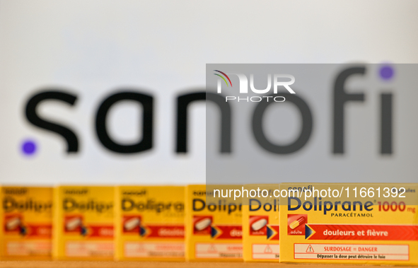 BAYEUX, FRANCE - OCTOBER 13: 
A view of Doliprane 1000g boxes placed in front of a computer screen displaying the Sanofi logo, in Bayeux, Ca...