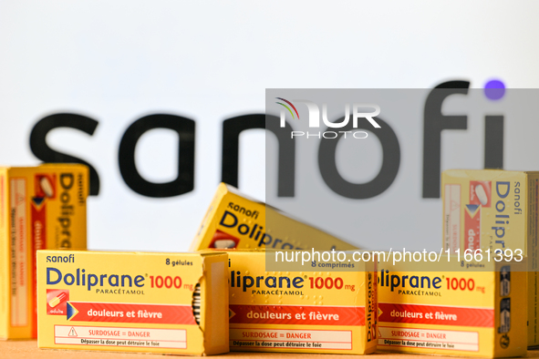 BAYEUX, FRANCE - OCTOBER 13: 
A view of Doliprane 1000g boxes placed in front of a computer screen displaying the Sanofi logo, in Bayeux, Ca...