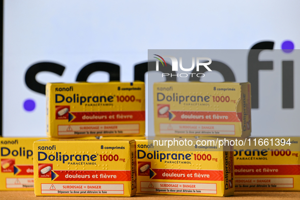 BAYEUX, FRANCE - OCTOBER 13: 
A view of Doliprane 1000g boxes placed in front of a computer screen displaying the Sanofi logo, in Bayeux, Ca...