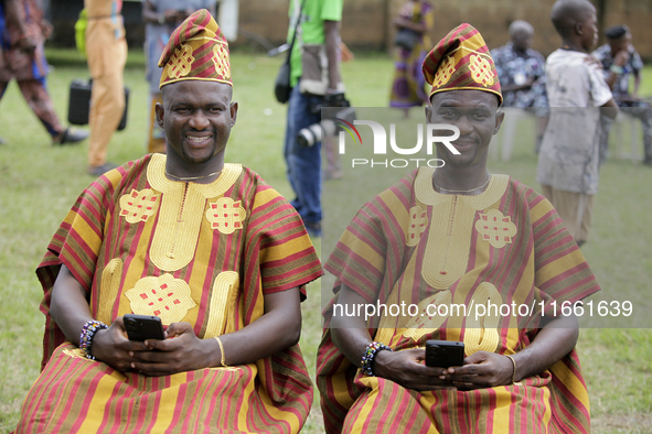 From left to right: Ambassador Taiwo Oguntoye and Kehinde Oguntoye, the initiators of the World Twins Festival, participate in the 2024 edit...