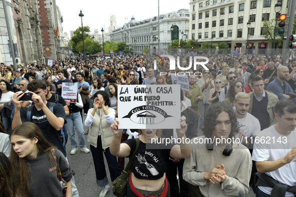 Madrid stands for the right to decent housing. Almost 40 collectives take to the streets in Madrid, Spain, on October 13, 2024, to fight aga...