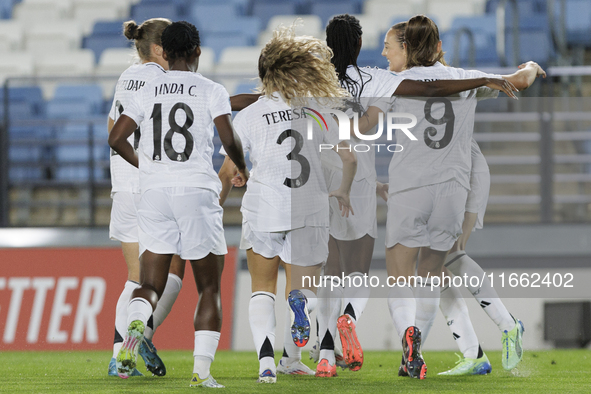 Several players of Real Madrid celebrate a goal during the LIGA F match between Real Madrid and Atletico de Madrid at Alfredo Di Stefano sta...