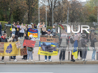 A protest demands the release of the Ukrainian military held captive in Russia, particularly the soldiers of the Azov regiment and the marin...