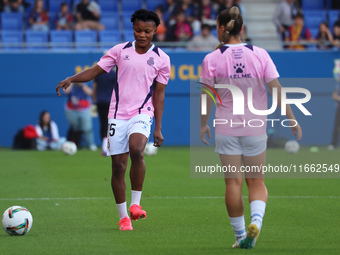 Amanda Mbadi plays during the match between FC Barcelona Women and Granada CF Women, corresponding to week 4 of the Liga F, at the Johan Cru...