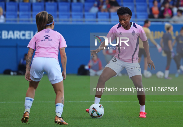 Amanda Mbadi plays during the match between FC Barcelona Women and Granada CF Women, corresponding to week 4 of the Liga F, at the Johan Cru...