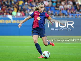 Irene Paredes plays during the match between FC Barcelona Women and RCD Espanyol Women, corresponding to week 6 of the Liga F, at the Johan...