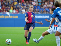 Irene Paredes plays during the match between FC Barcelona Women and RCD Espanyol Women, corresponding to week 6 of the Liga F, at the Johan...