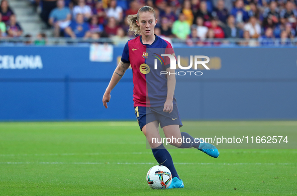 Keira Walsh plays during the match between FC Barcelona Women and RCD Espanyol Women, corresponding to week 6 of the Liga F, at the Johan Cr...