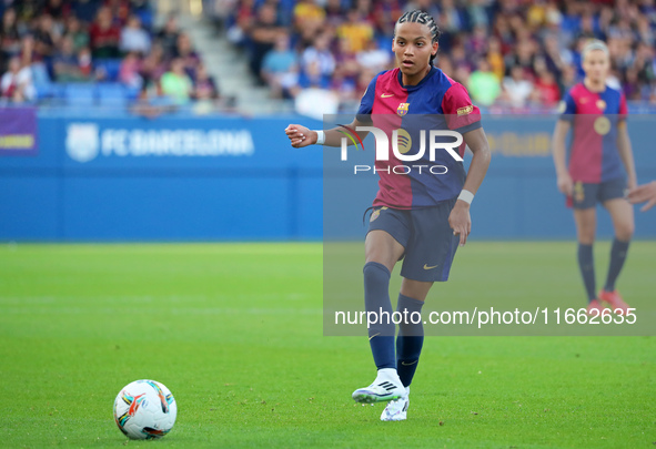 Vicky Lopez plays during the match between FC Barcelona Women and RCD Espanyol Women, corresponding to week 6 of the Liga F, at the Johan Cr...