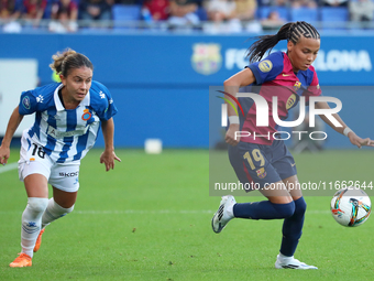 Vicky Lopez and Paula Perea play during the match between FC Barcelona Women and RCD Espanyol Women, corresponding to week 6 of the Liga F,...