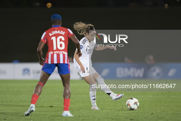 Olga Carmona of Real Madrid women controls the ball during the LIGA F match between Real Madrid and Atletico de Madrid at Alfredo Di Stefano...