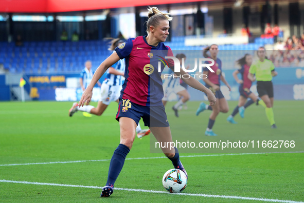 Fridolina Rolfo plays during the match between FC Barcelona Women and RCD Espanyol Women, corresponding to week 6 of the Liga F, at the Joha...