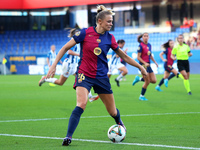 Fridolina Rolfo plays during the match between FC Barcelona Women and RCD Espanyol Women, corresponding to week 6 of the Liga F, at the Joha...