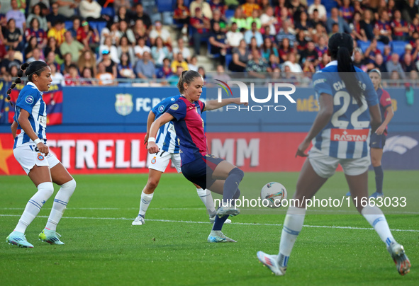 Ewa Pajor plays during the match between FC Barcelona Women and RCD Espanyol Women, corresponding to week 6 of the Liga F, at the Johan Cruy...