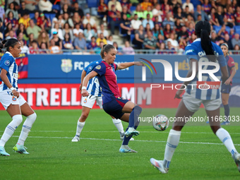 Ewa Pajor plays during the match between FC Barcelona Women and RCD Espanyol Women, corresponding to week 6 of the Liga F, at the Johan Cruy...