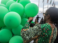 Dr. Kemi Ogunyemi, Special Adviser on Health to the Governor, Lagos State, attaches a card with words of hope to the ceremonial green balloo...