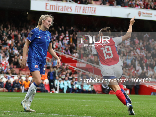 Arsenal's Caitlin Foord celebrates her goal just before halftime during the Barclays FA Women's Super League match between Arsenal and Chels...