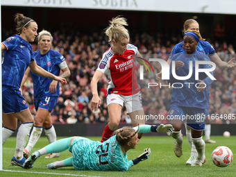 Chelsea's Hannah Hampton spills the ball during the Barclays FA Women's Super League match between Arsenal and Chelsea at the Emirates Stadi...