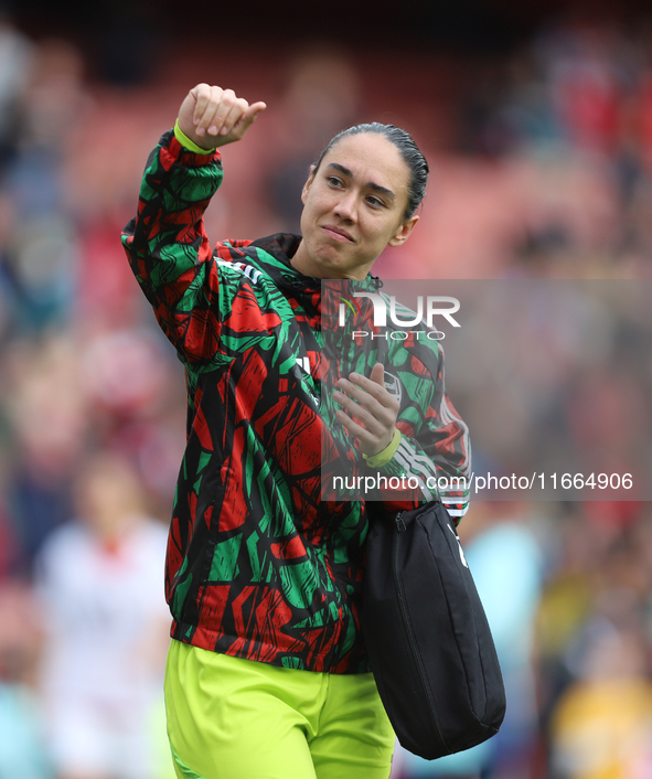 Manuela Zinsberger thanks the fans after the Barclays FA Women's Super League match between Arsenal and Chelsea at the Emirates Stadium in L...