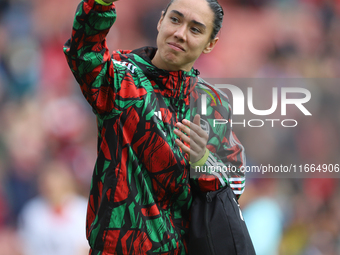 Manuela Zinsberger thanks the fans after the Barclays FA Women's Super League match between Arsenal and Chelsea at the Emirates Stadium in L...