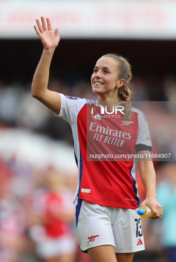 Lia Walti thanks the fans after the Barclays FA Women's Super League match between Arsenal and Chelsea at the Emirates Stadium in London, En...