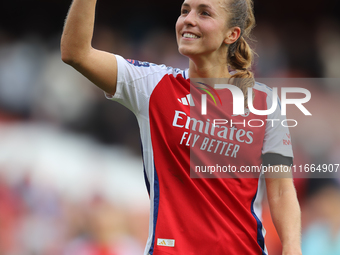 Lia Walti thanks the fans after the Barclays FA Women's Super League match between Arsenal and Chelsea at the Emirates Stadium in London, En...