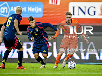 Sweden player Samuel Dahl and Netherlands player Kenneth Taylor participate in the match between Netherlands U21 and Sweden U21 at the Goffe...