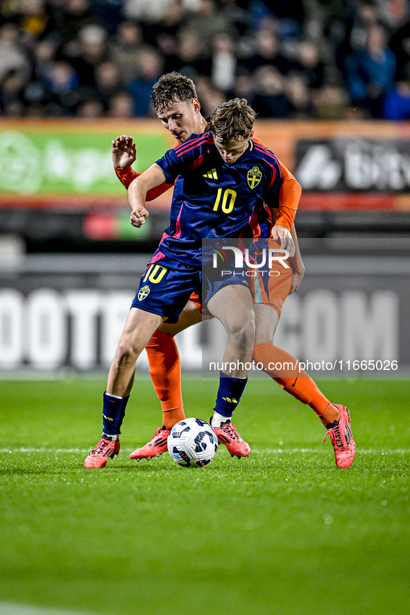 Sweden player Williot Swedberg and Netherlands player Rav van den Berg participate in the match between Netherlands U21 and Sweden U21 at th...