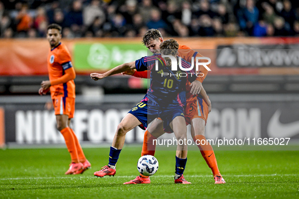 Sweden player Williot Swedberg and Netherlands player Rav van den Berg participate in the match between Netherlands U21 and Sweden U21 at th...