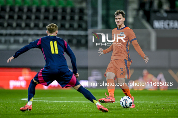 Netherlands player Rav van den Berg participates in the match between Netherlands U21 and Sweden U21 at the Goffertstadion for the Qualifica...