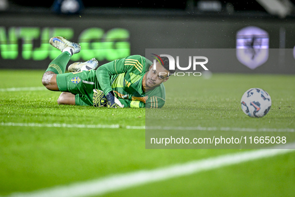 Sweden goalkeeper Oliver Dovin participates in the match between Netherlands U21 and Sweden U21 at the Goffertstadion for the Qualification...