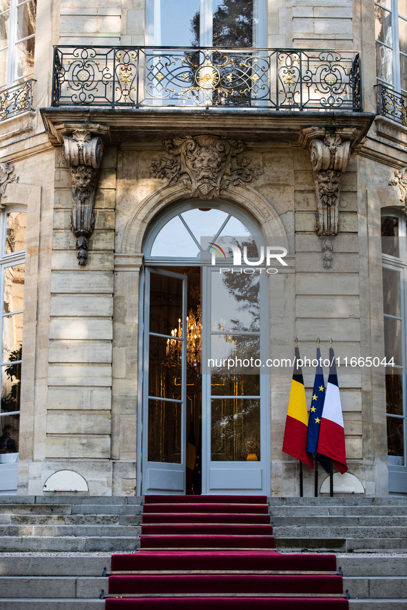 The Hotel de Matignon welcomes the Belgian sovereigns, King Philippe and Queen Mathilde, who are greeted by Premier Michel Barnier and his w...