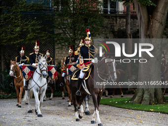 The garden of the Hotel de Matignon welcomes the Belgian sovereigns, King Philippe and Queen Mathilde, who are greeted by Premier Michel Bar...