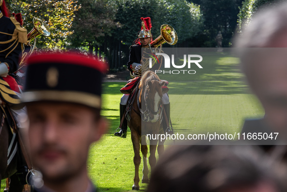 The garden of the Hotel de Matignon welcomes the Belgian sovereigns, King Philippe and Queen Mathilde, who are greeted by Premier Michel Bar...