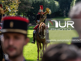 The garden of the Hotel de Matignon welcomes the Belgian sovereigns, King Philippe and Queen Mathilde, who are greeted by Premier Michel Bar...