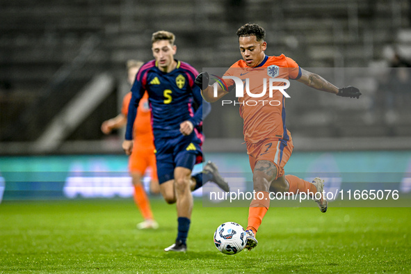 Sweden player Jonas Rouhi and Netherlands player Million Manhoef participate in the match between Netherlands U21 and Sweden U21 at the Goff...