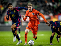 Sweden player Ahmed Qasem and Netherlands player Kenneth Taylor participate in the match between Netherlands U21 and Sweden U21 at the Goffe...