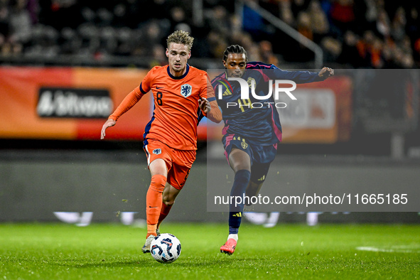 Netherlands player Kenneth Taylor and Sweden player Amar Fatah participate in the match between Netherlands U21 and Sweden U21 at the Goffer...