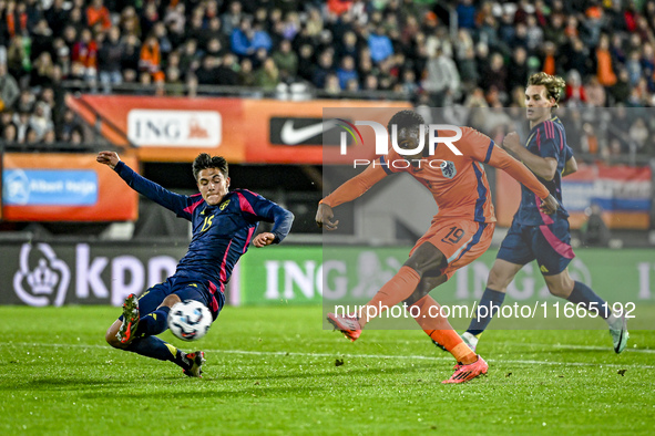 Sweden player Matteo Perez Vinlof and Netherlands player Noah Ohio are present during the Netherlands U21 vs. Sweden U21 match at the Goffer...