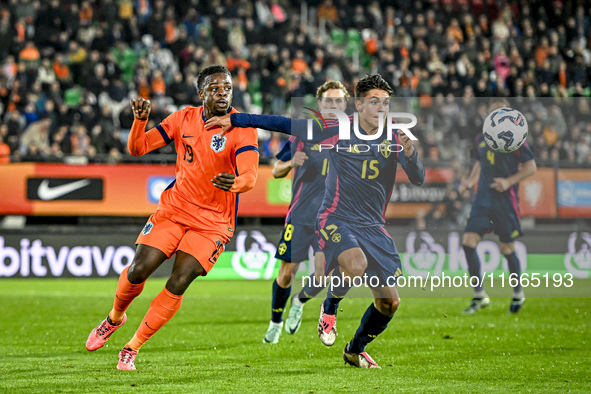 Netherlands player Noah Ohio and Sweden player Matteo Perez Vinlof participate in the match between Netherlands U21 and Sweden U21 at the Go...