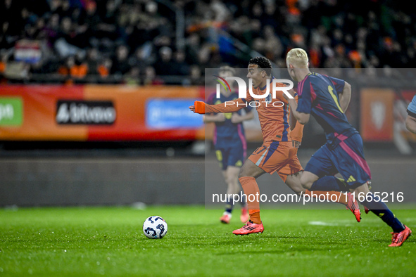 Netherlands player Ernest Poku participates in the match between Netherlands U21 and Sweden U21 at the Goffertstadion for the Qualification...