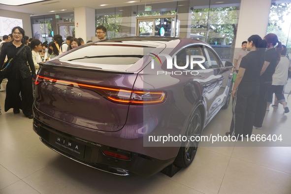 A customer watches a Huawei HIMA (Harmony Intelligent Mobility Alliance) LUXEED R7 in a Huawei store in Hangzhou, Zhejiang Province, China,...