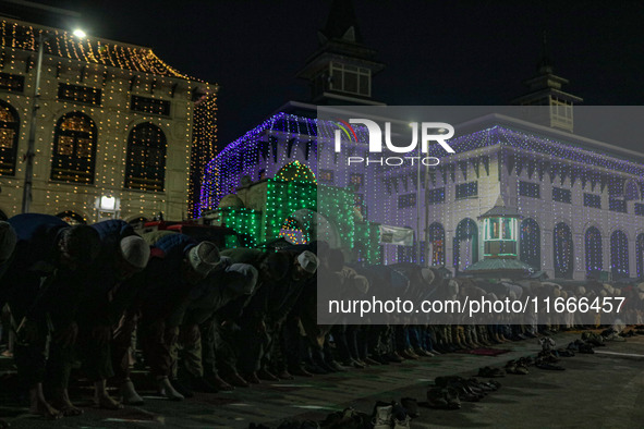 Kashmiri Muslims offer prayers at the shrine of Sheikh Abdul Qadir Jeelani, a Sufi saint, on his death anniversary outside his shrine in Sri...