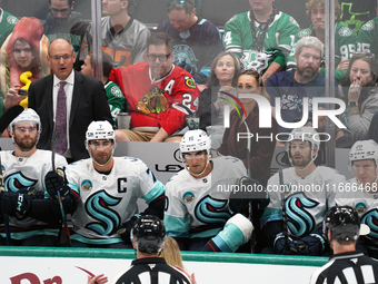 Seattle head coach Dan Bylsma and assistant coach Jessica Campbell are present during the NHL match between the Dallas Stars and the Seattle...