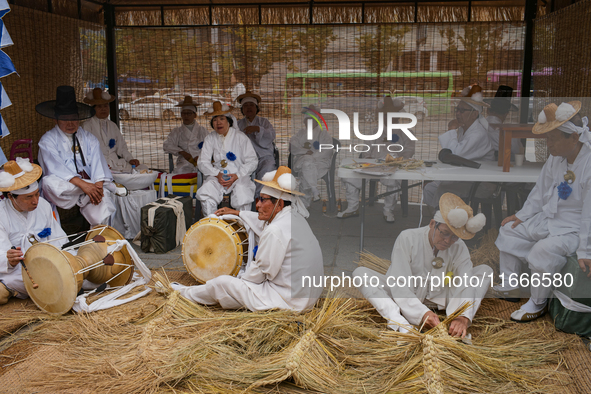 Traditional musicians take a break during the reenactment of the Dangjin Gijisi Tug-of-War, as part of the '2025-2026 Visit Chungnam Year' p...