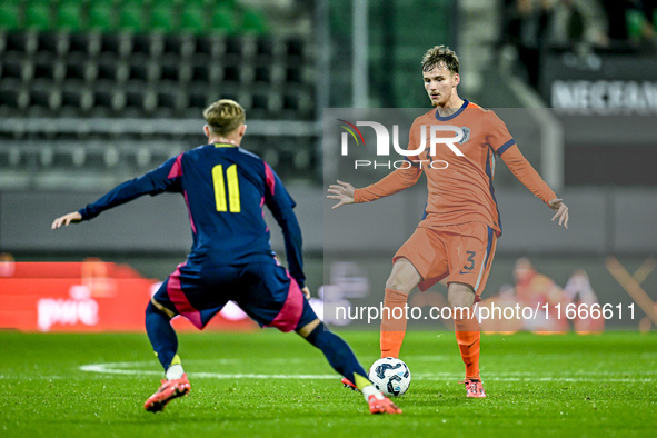 Netherlands player Rav van den Berg participates in the match between Netherlands U21 and Sweden U21 at the Goffertstadion for the Qualifica...