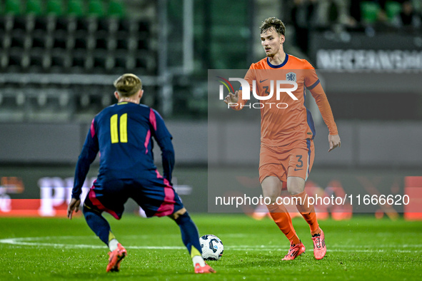 Netherlands player Rav van den Berg participates in the match between Netherlands U21 and Sweden U21 at the Goffertstadion for the Qualifica...