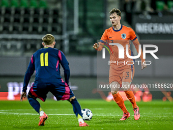 Netherlands player Rav van den Berg participates in the match between Netherlands U21 and Sweden U21 at the Goffertstadion for the Qualifica...